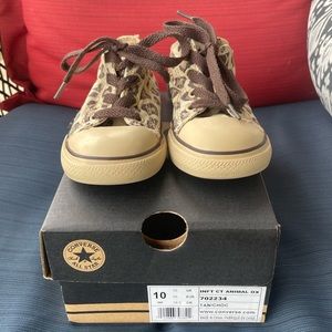 Leopard converse size 10. Excellent condition!! Smoke free, pet free home.